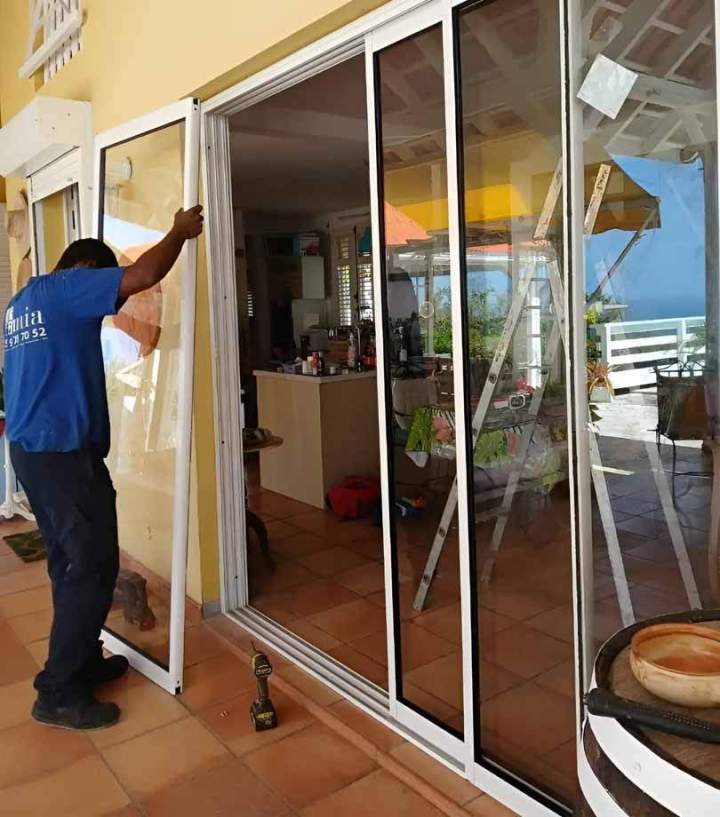 Installation menuiserie aluminium sur mesure Martinique